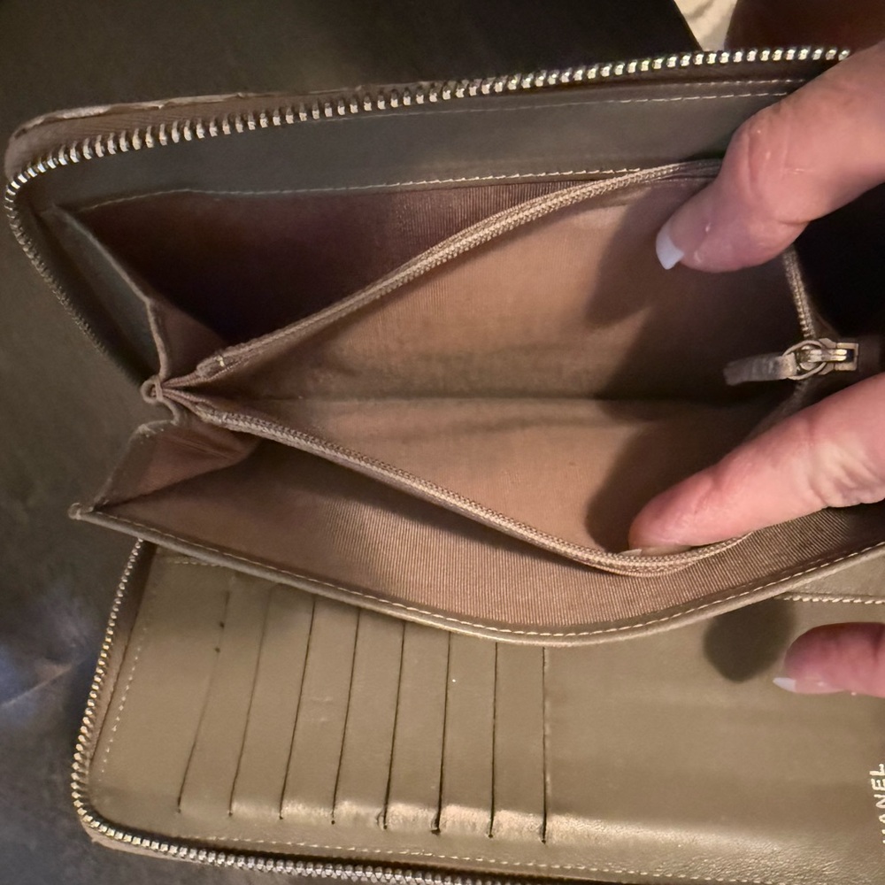 CHANEL Metallic Silver Quilted Wallet- PRICE REDUCED- SEE PHOTOS - Picture 6 of 11